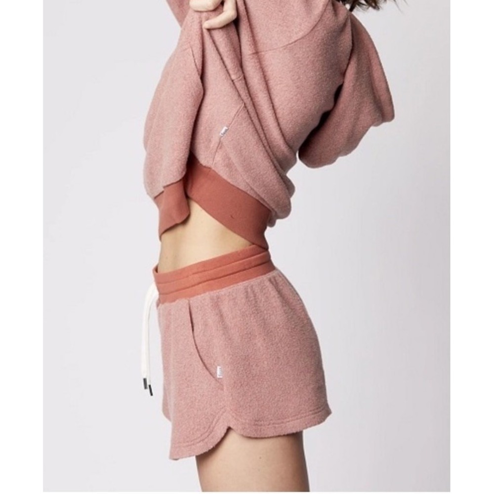 Feat Clothing Women's Blanketblend Fleece Fuzzy Soft Crewneck & Short set Large